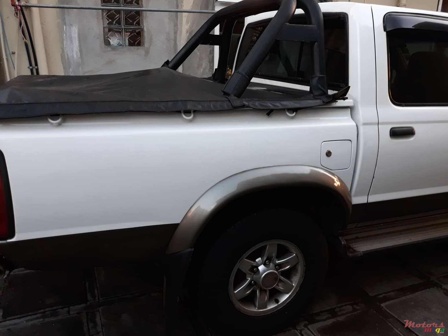 2000' Nissan Hardbody photo #4