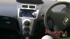 2010' Toyota Vitz photo #2