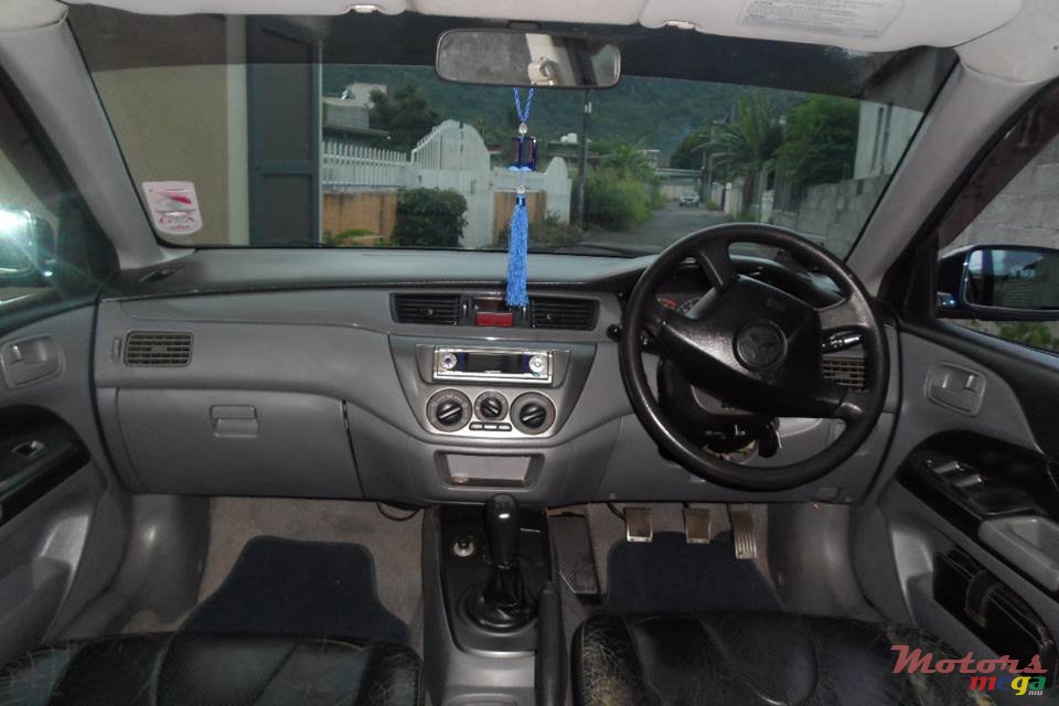 2003' Mitsubishi Lancer photo #14