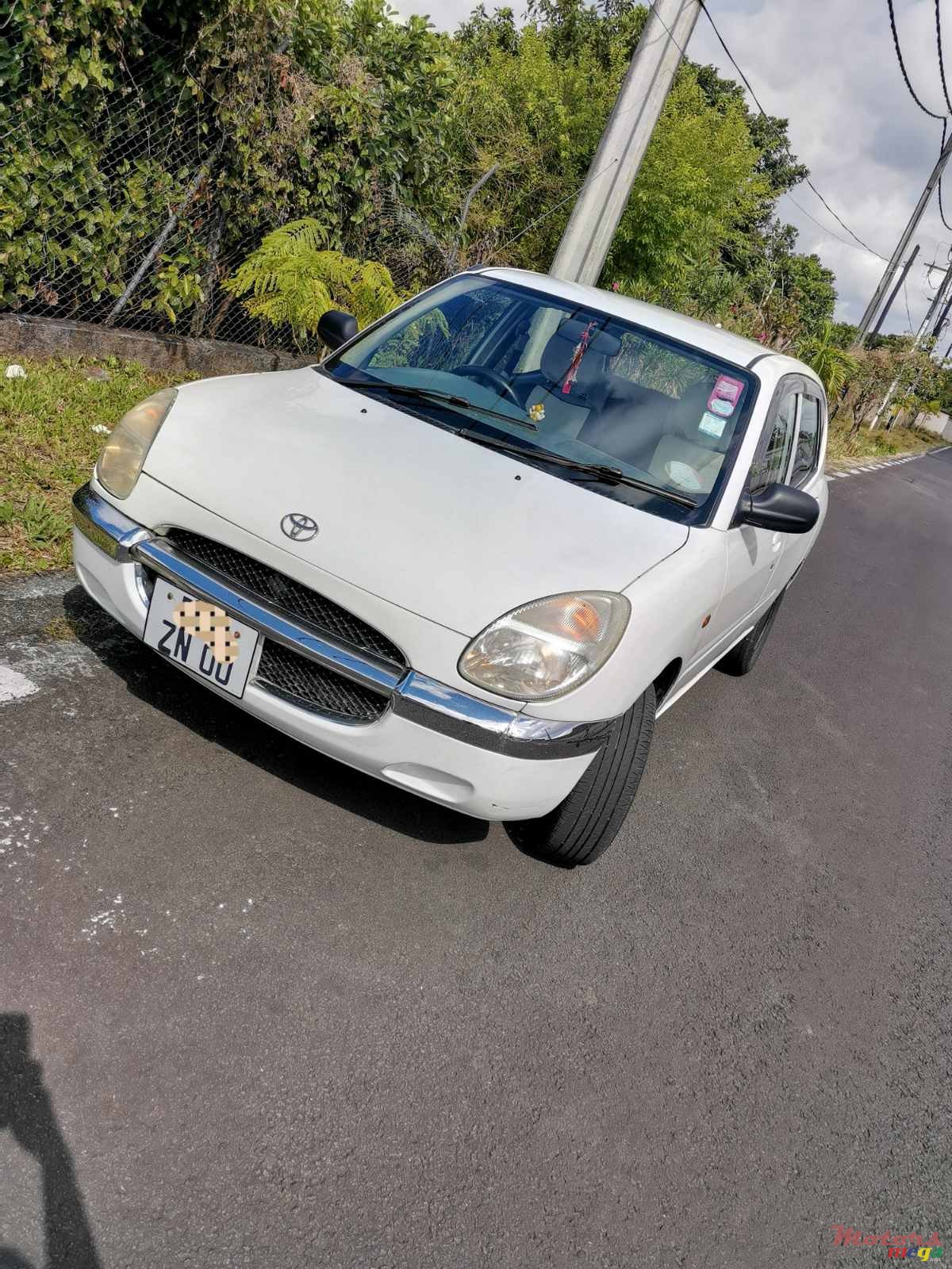 2000' Toyota photo #2