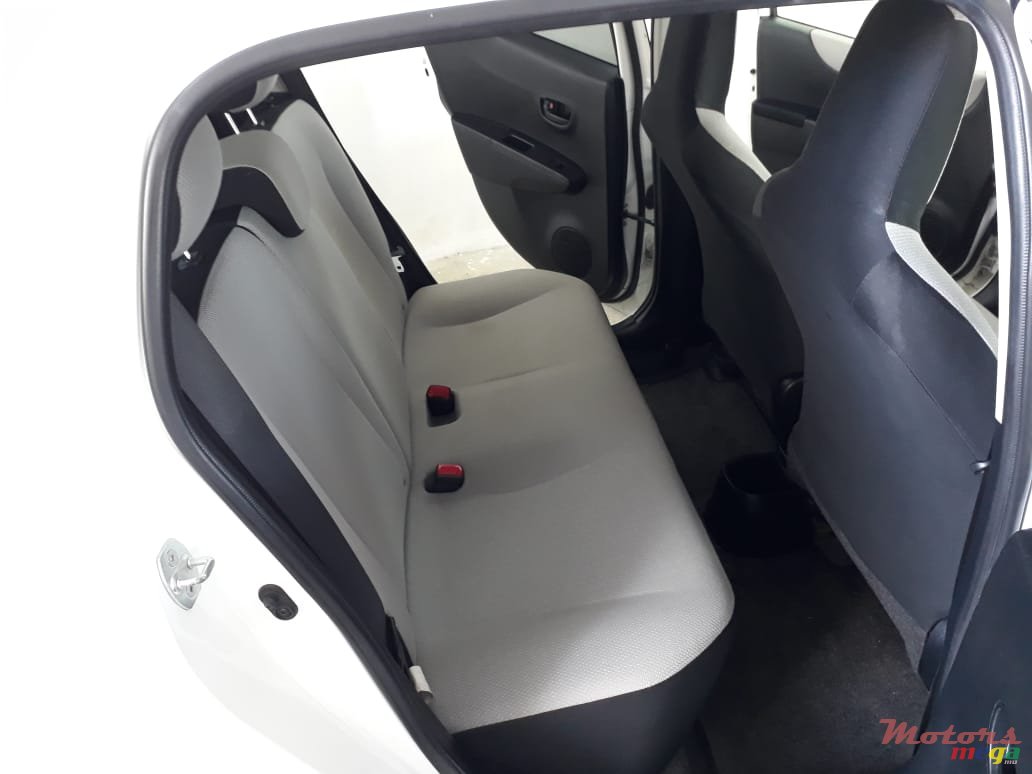 2012' Toyota Vitz 1300cc photo #3
