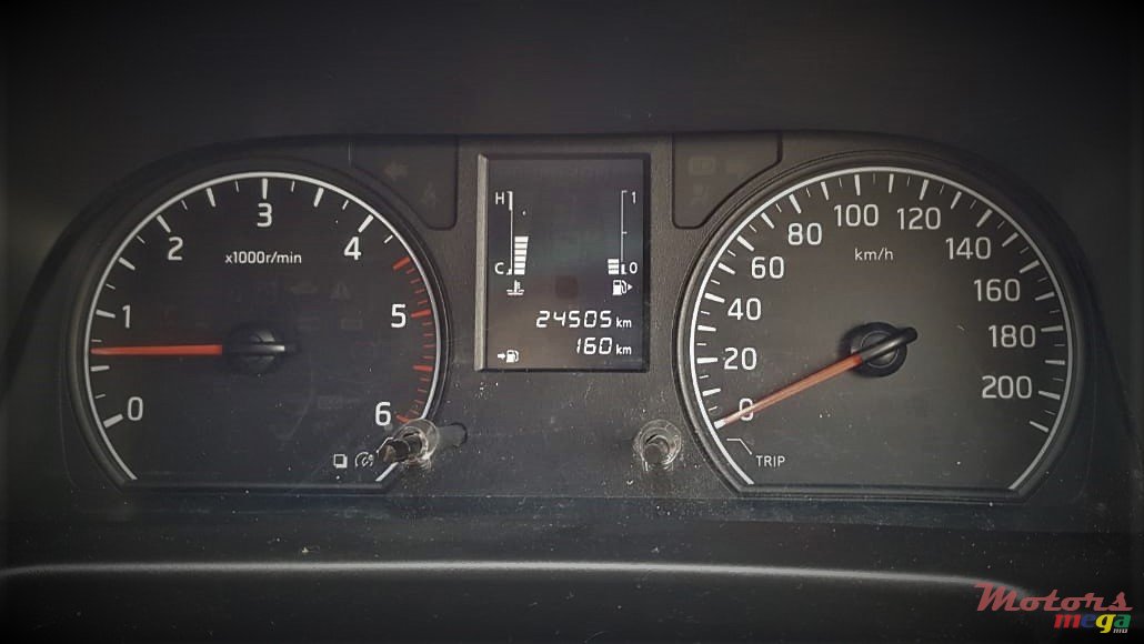 2017' Nissan Urvan photo #7