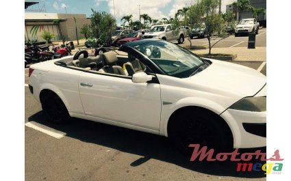2008' Renault Megane RS two exhausts photo #1