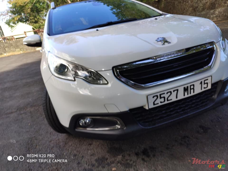 2015' Peugeot 2008 Allure photo #1