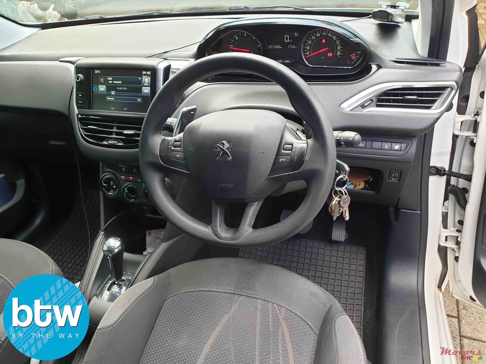 2015' Peugeot 208 eHDI Active photo #6