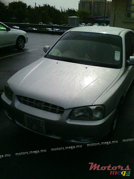 2000' Hyundai Accent photo #1