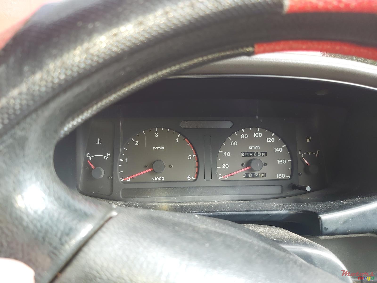 2000' Isuzu photo #5