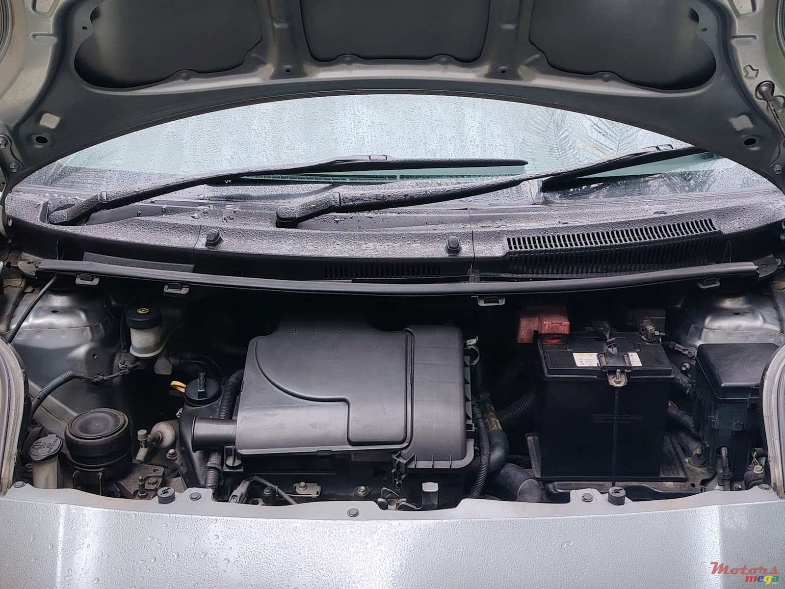 2010' Toyota Vitz photo #7