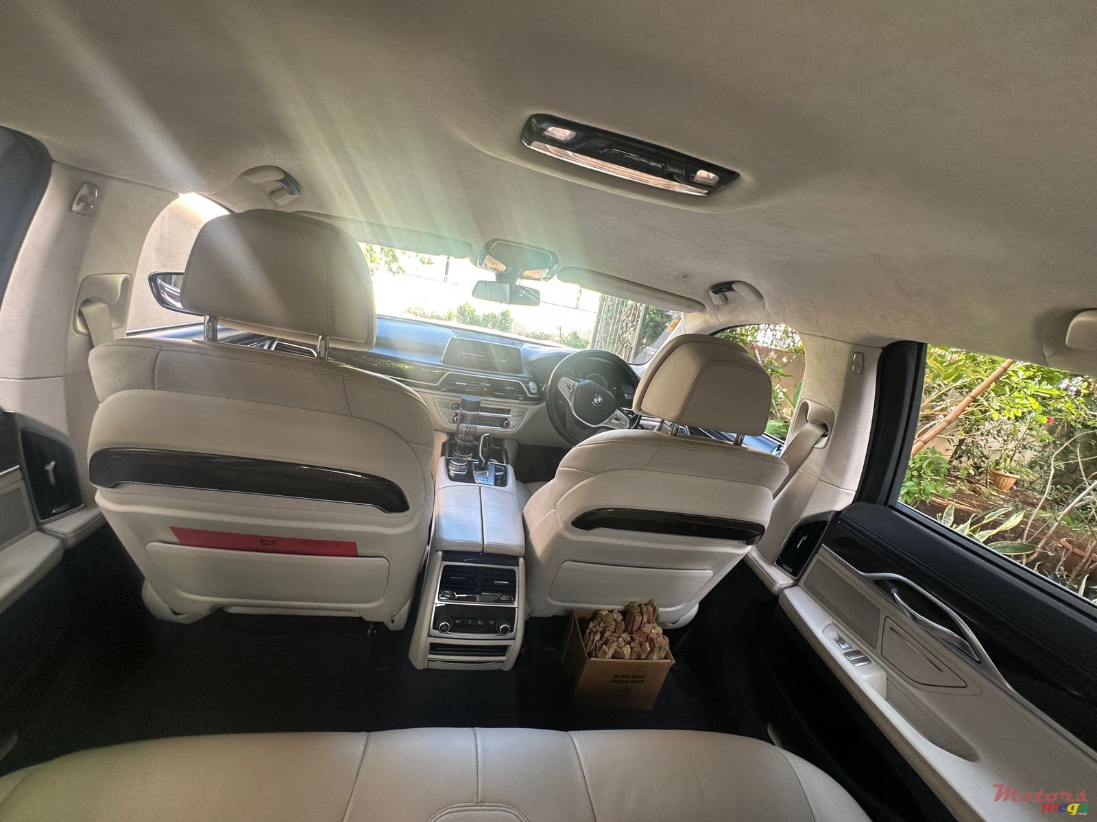 2017' BMW 740 740e photo #3