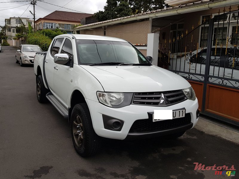 2011' Mitsubishi Sportero 4x4 photo #2