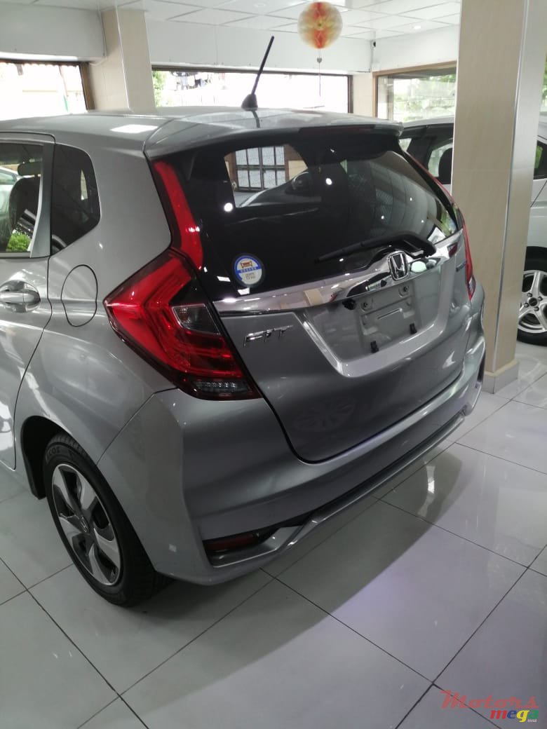 2017' Honda Fit Hybrid photo #4