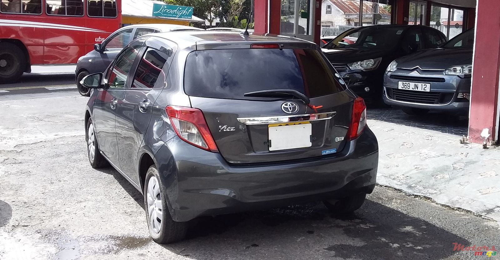 2011' Toyota Vitz photo #4