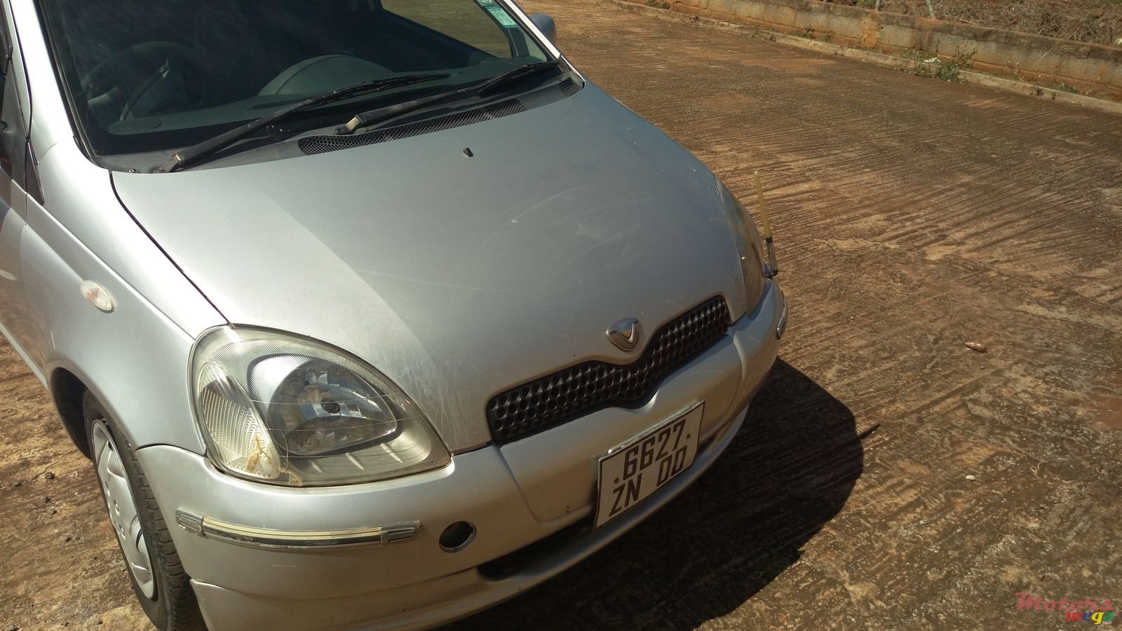 2000' Toyota Vitz Hatchback photo #3