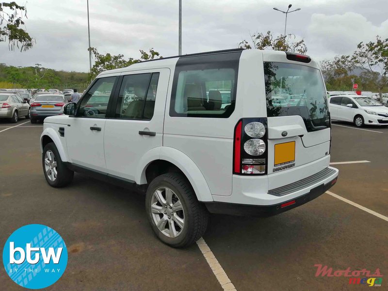 2014' Land Rover Discovery 4 SE photo #2