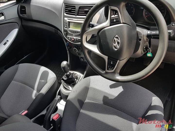 2012' Hyundai Accent photo #5