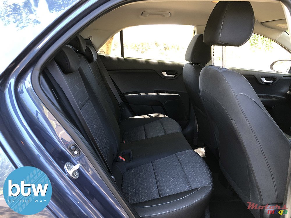 2017' Kia Rio photo #6