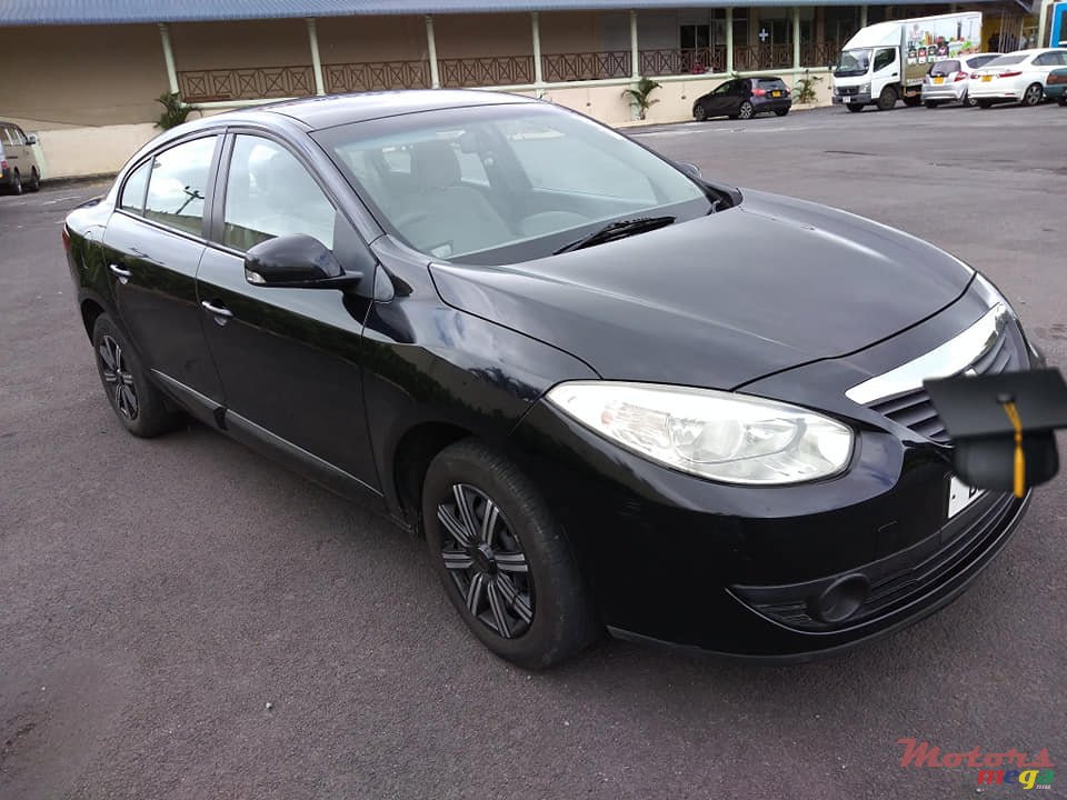 2011' Renault Fluence photo #2
