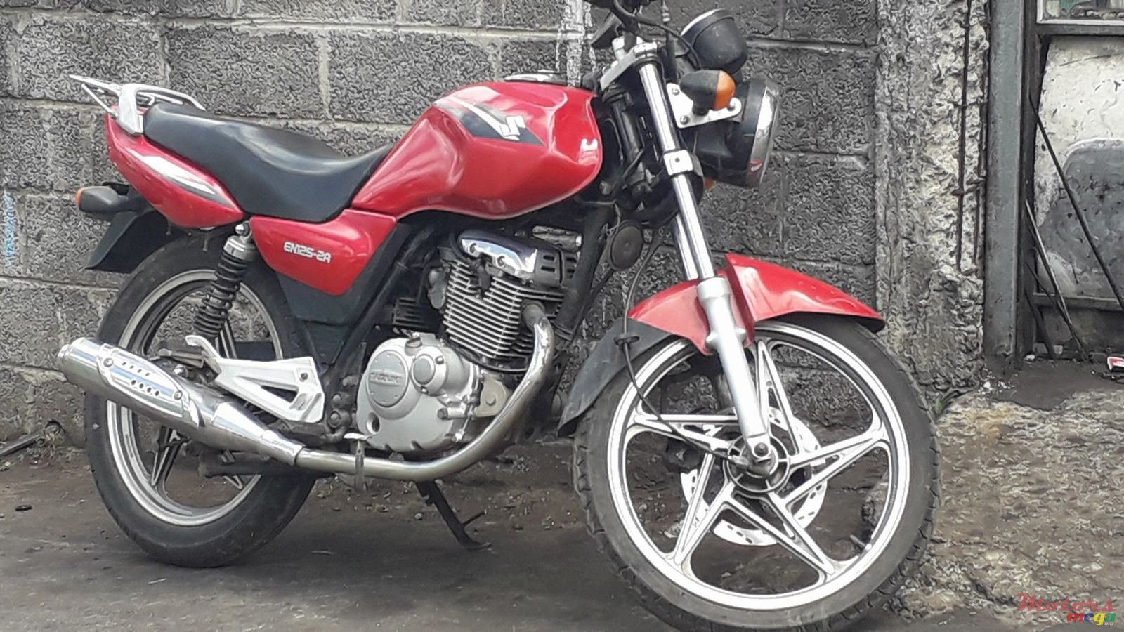 2012' Suzuki EN 125 photo #1