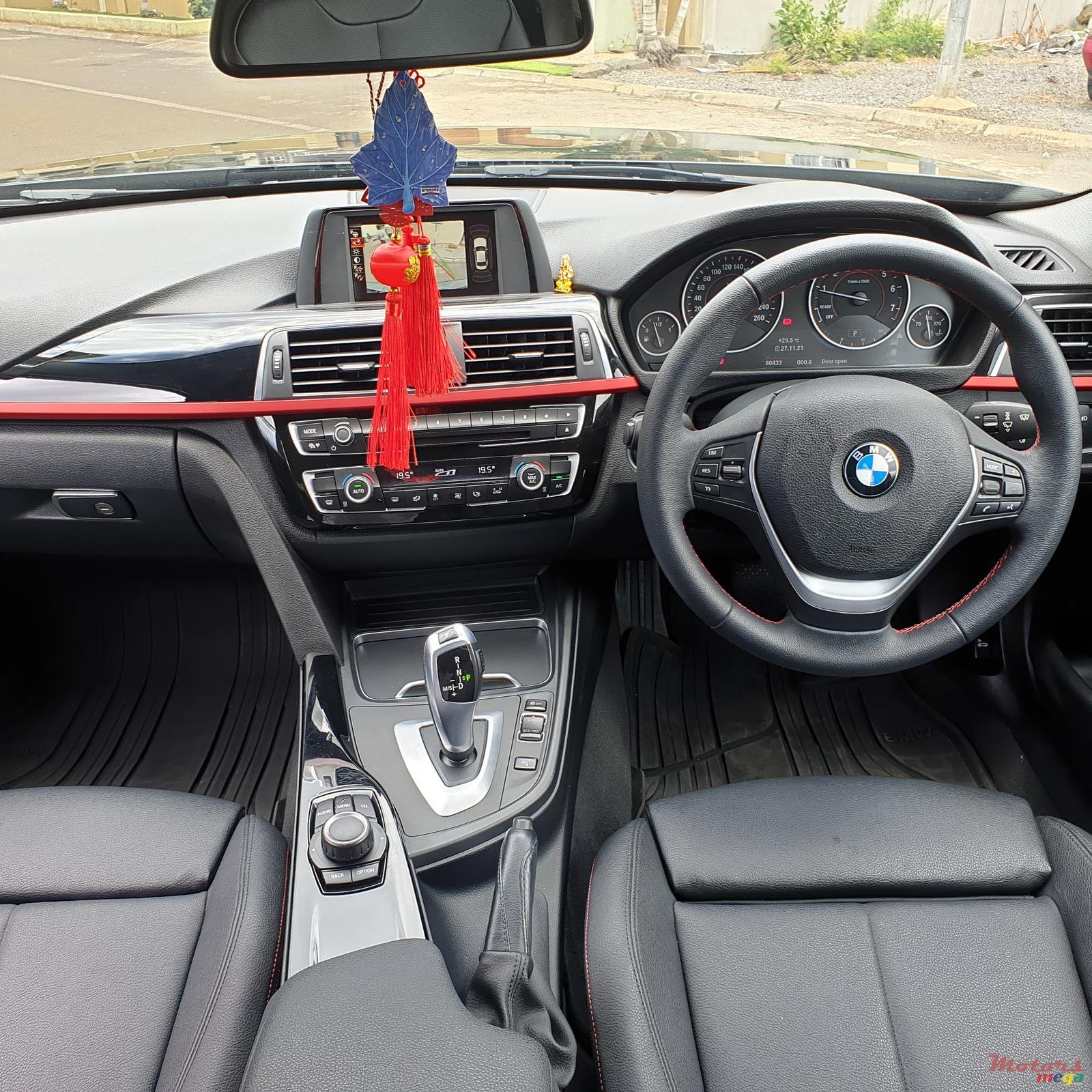 2017' BMW 318 photo #6