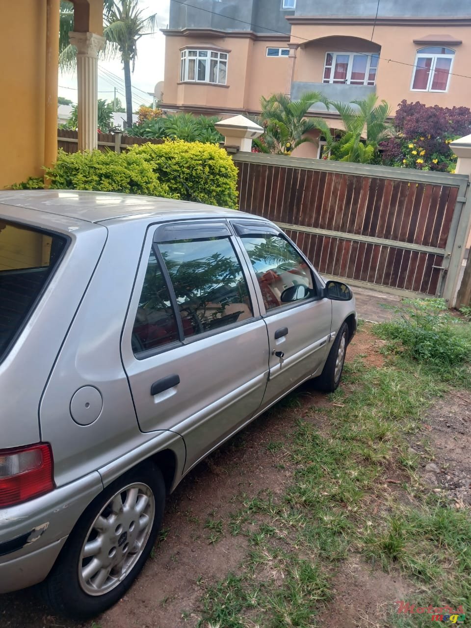 2002' Citroen Saxo photo #3
