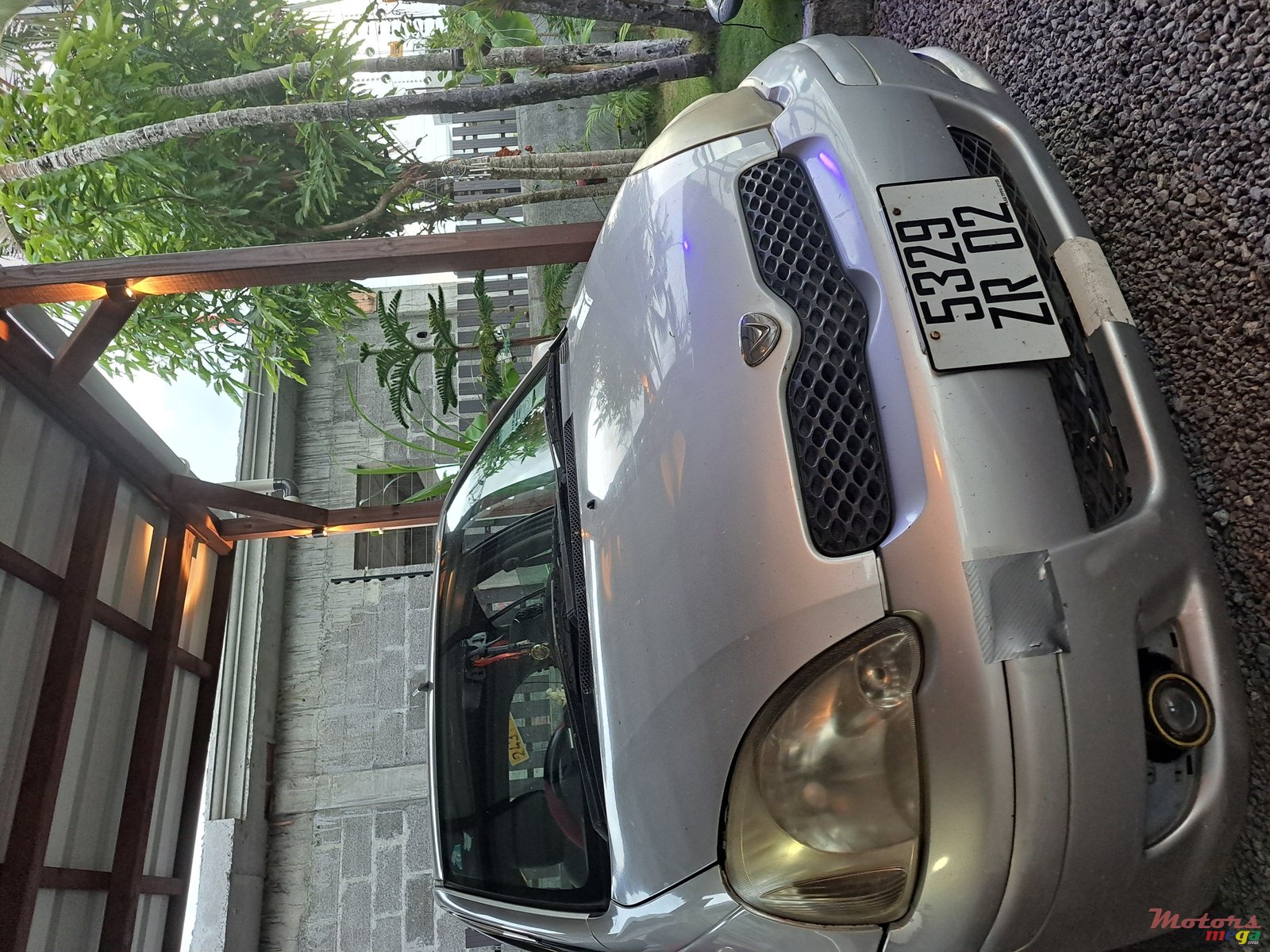 2002' Toyota Vitz photo #4