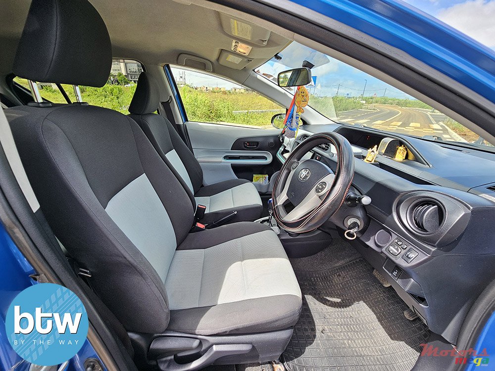 2013' Toyota Aqua photo #5