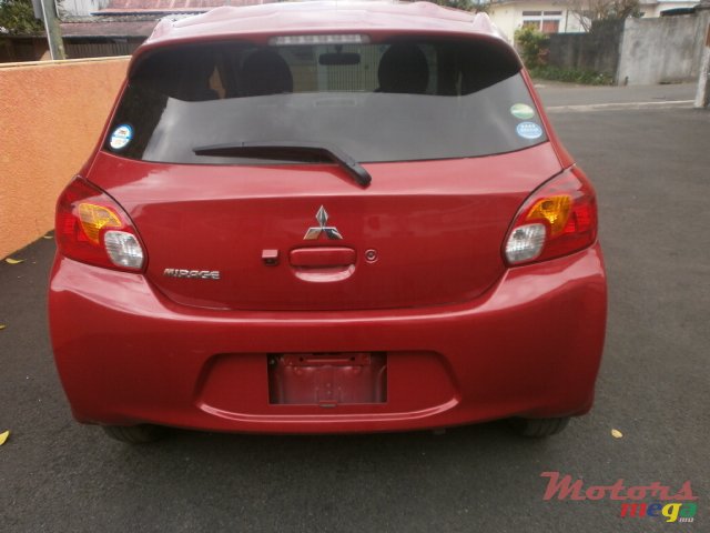 2012' Mitsubishi Mirage photo #2