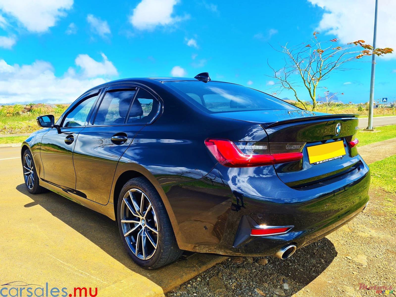 2020' BMW 330 i Sport Line photo #3