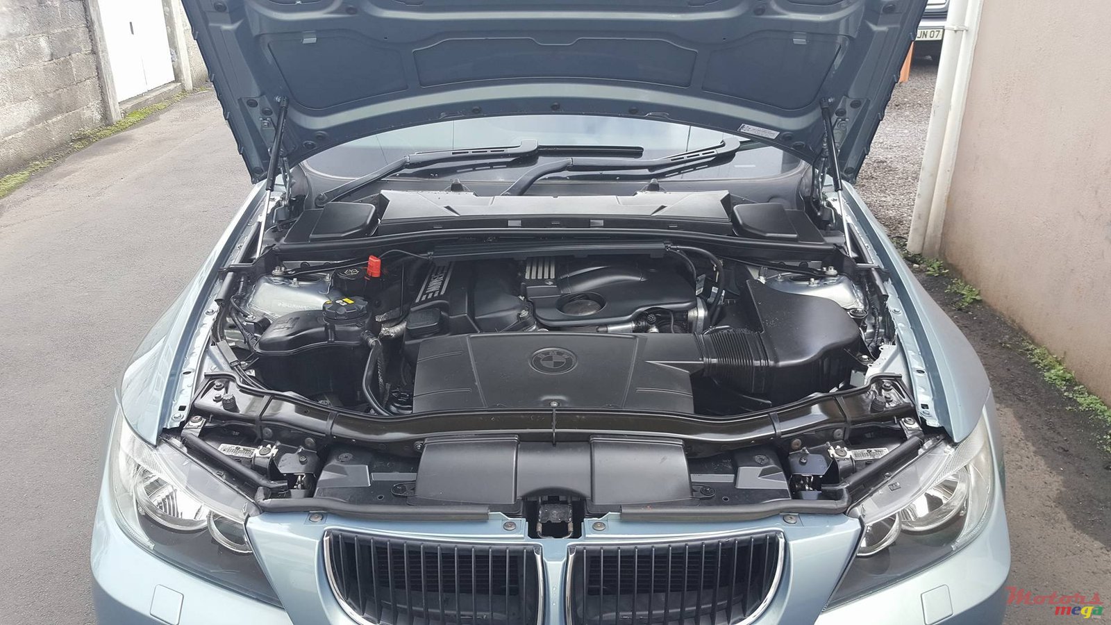 2005' BMW 320i photo #4