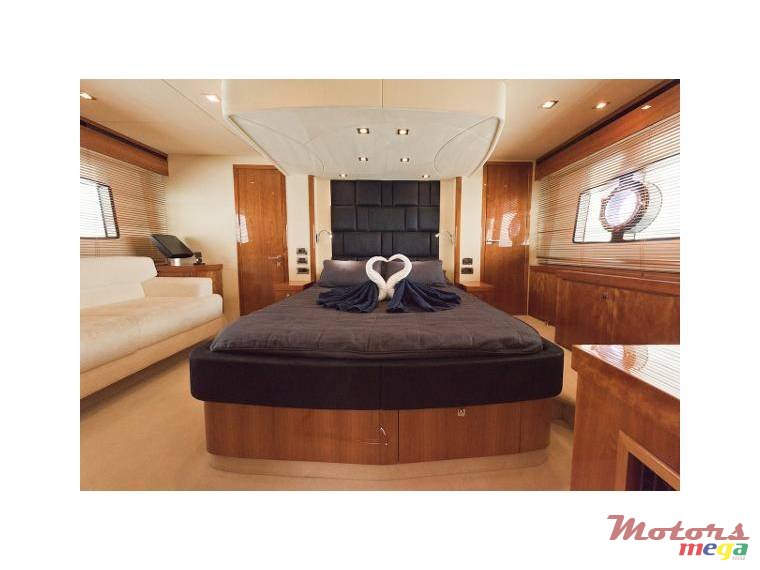 2012' Sunseeker photo #7