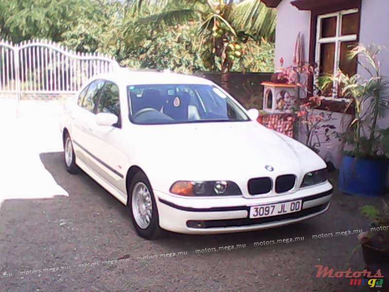 2000' BMW 5 Series 523i photo #1