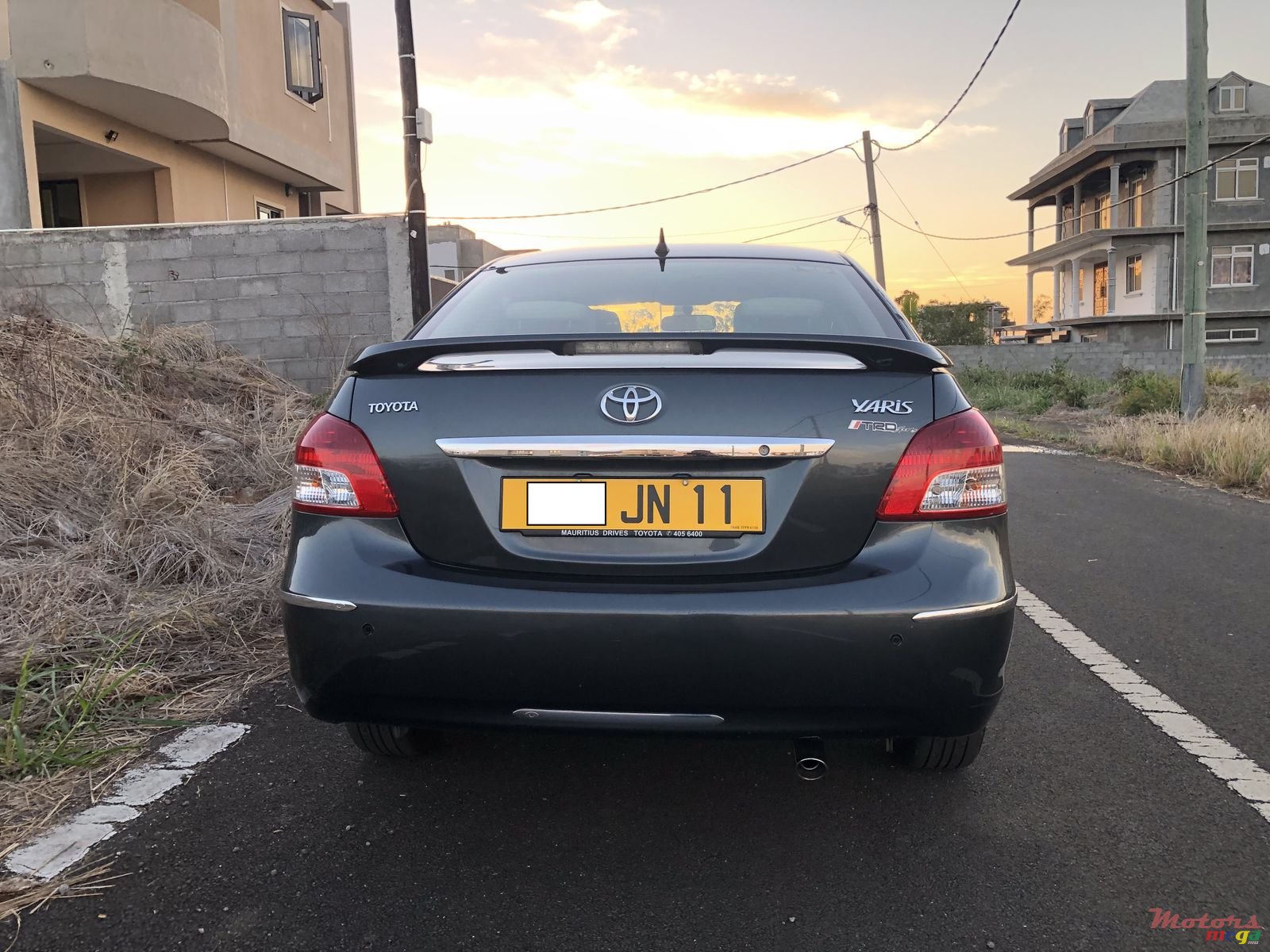 2011' Toyota Yaris photo #3