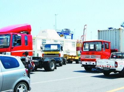 Truckers threaten to paralyze trade