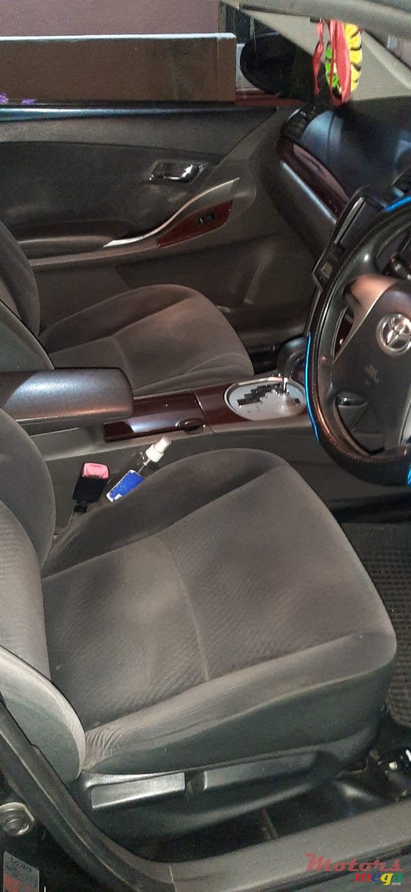 2013' Toyota Premio photo #7