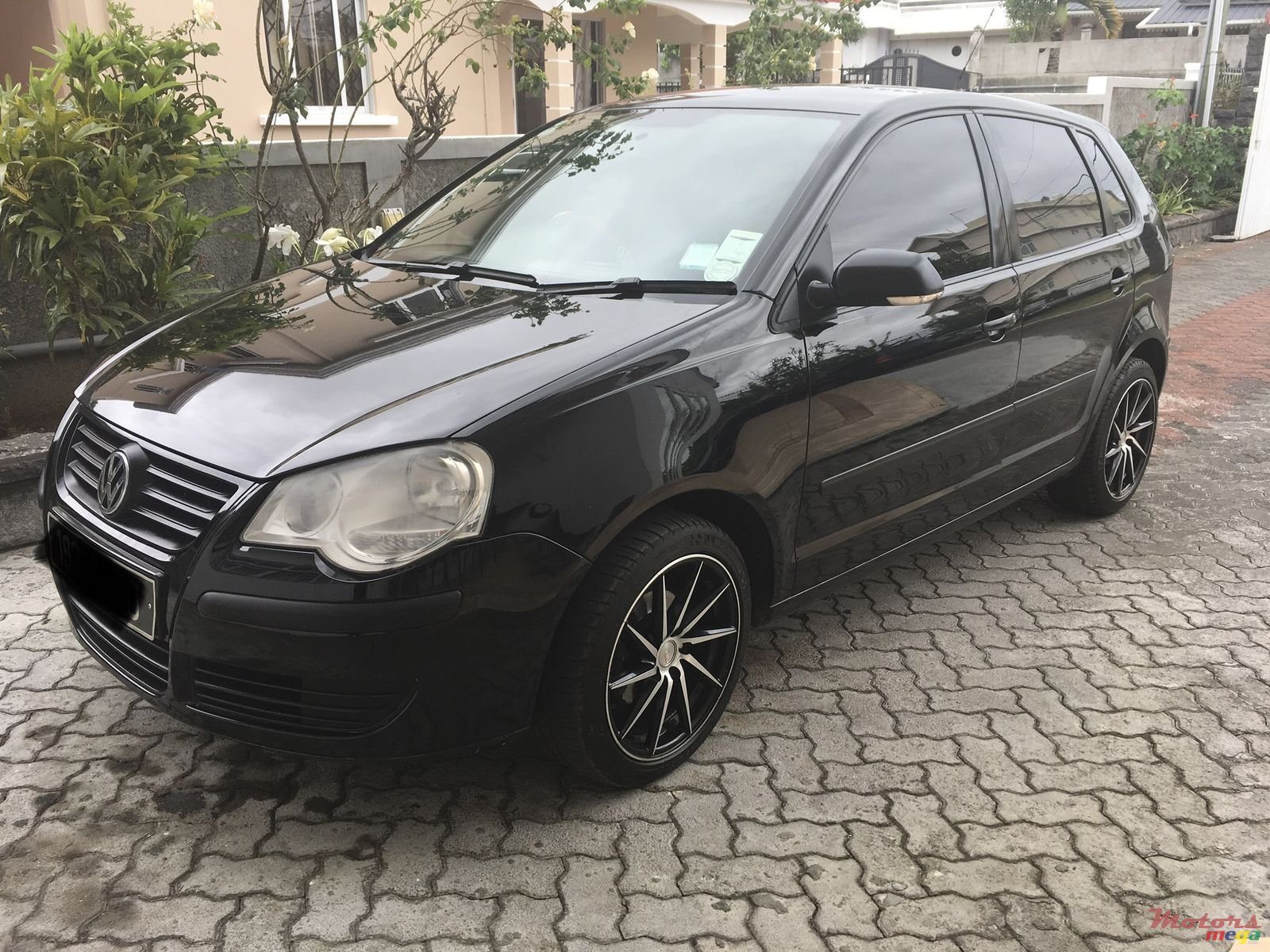 2010' Volkswagen Polo photo #2