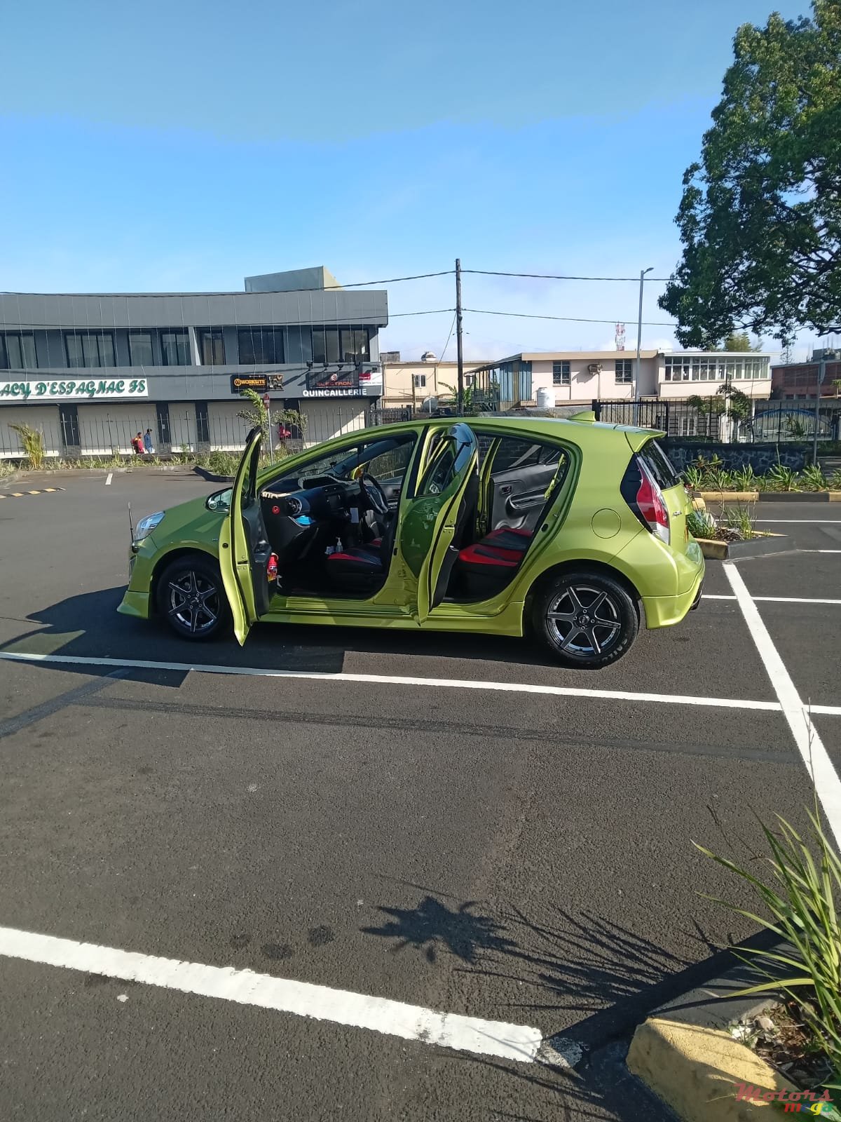 2016' Toyota Aqua photo #2