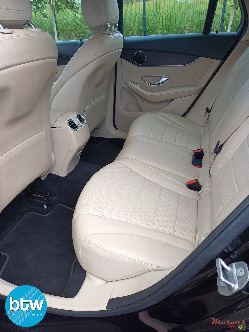 2020' Mercedes-Benz GLC 200 photo #5