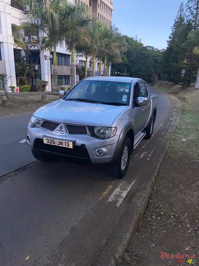 2013' Mitsubishi L 200 4x4 photo #5