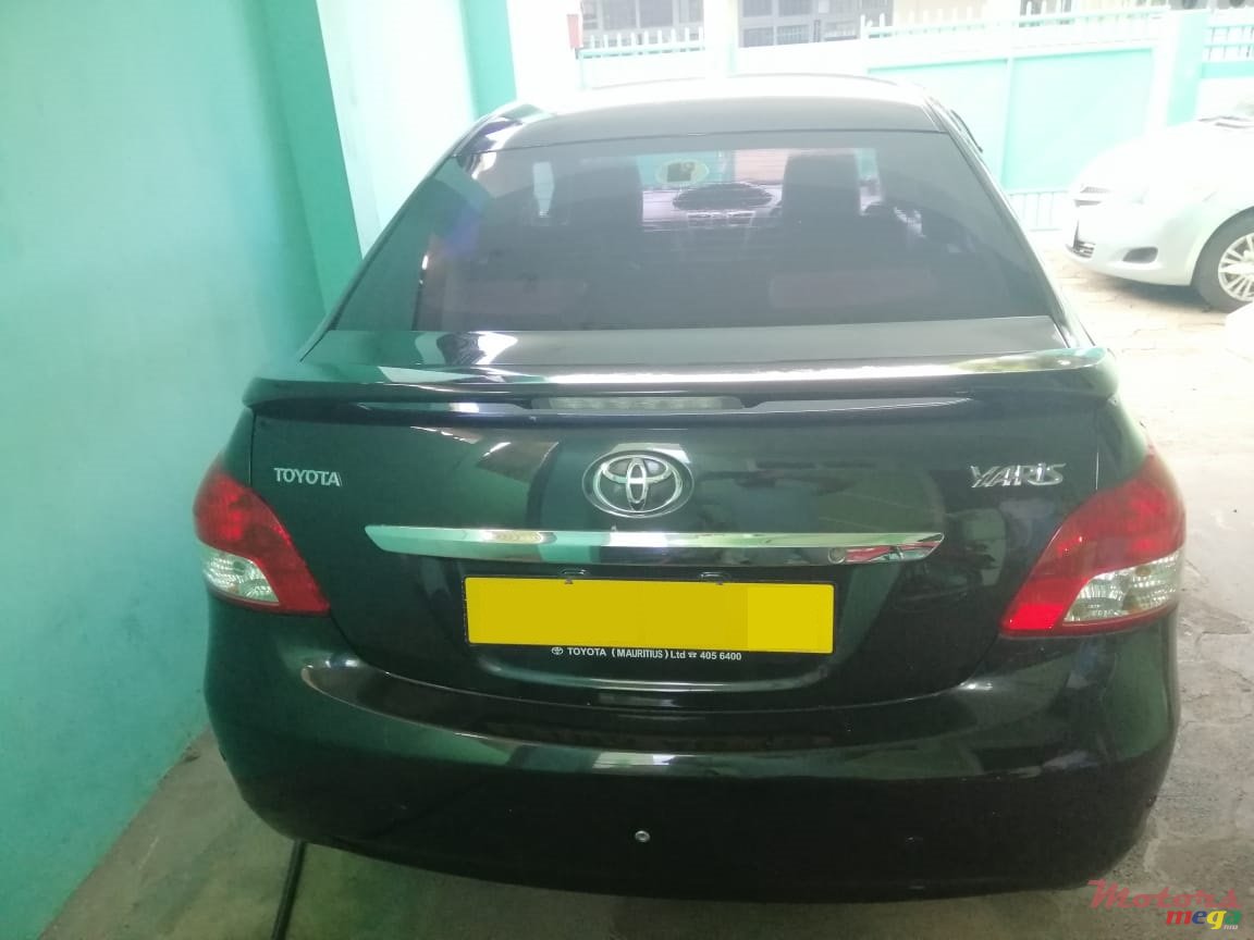 2012' Toyota Yaris photo #2