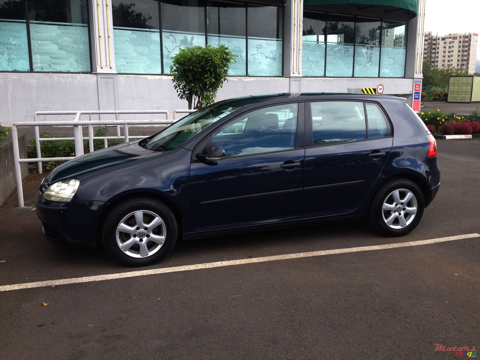 2005' Volkswagen Golf photo #1