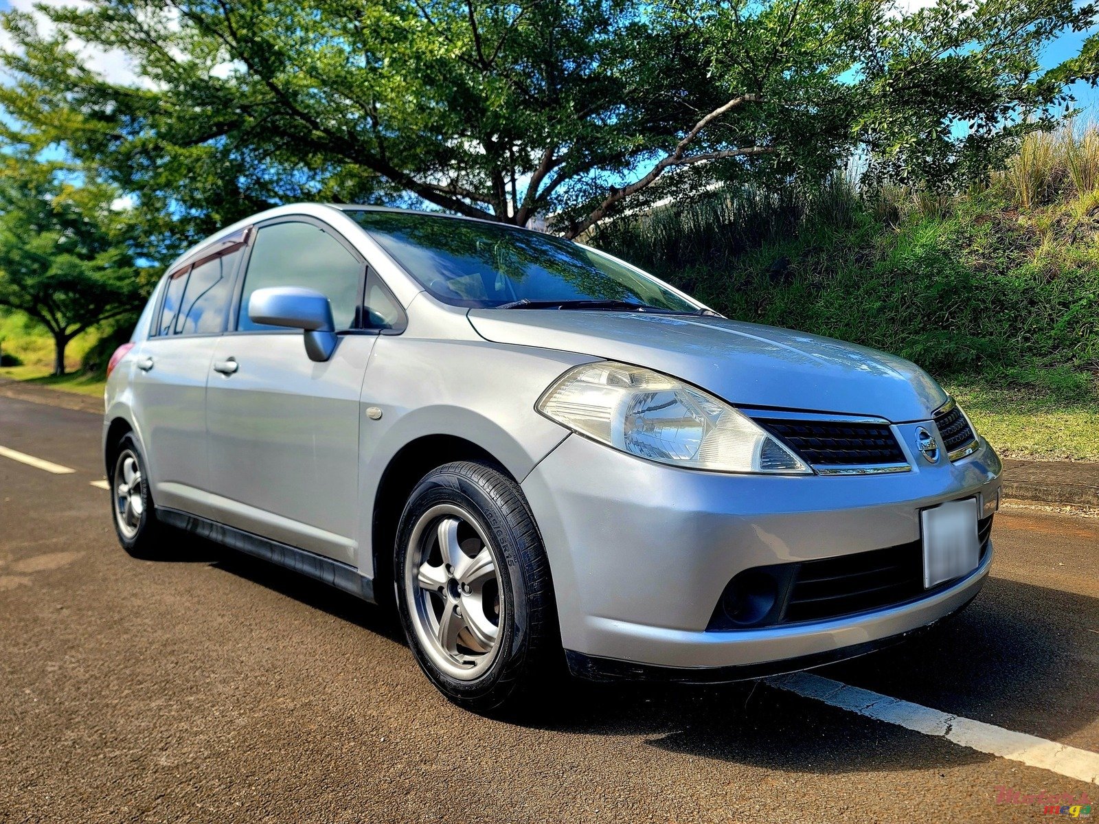 2007' Nissan Tiida photo #2