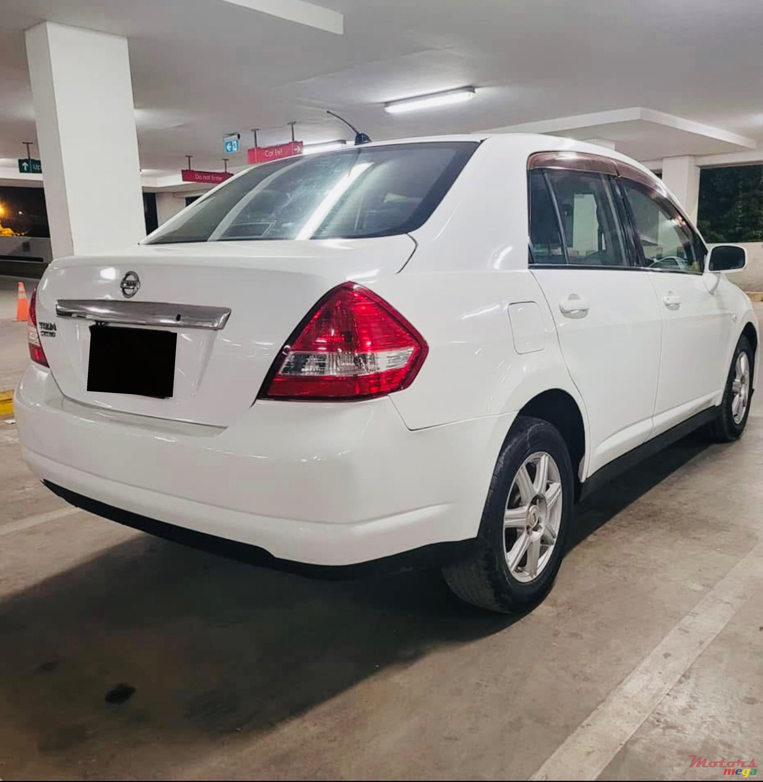 2006' Nissan Tiida photo #2