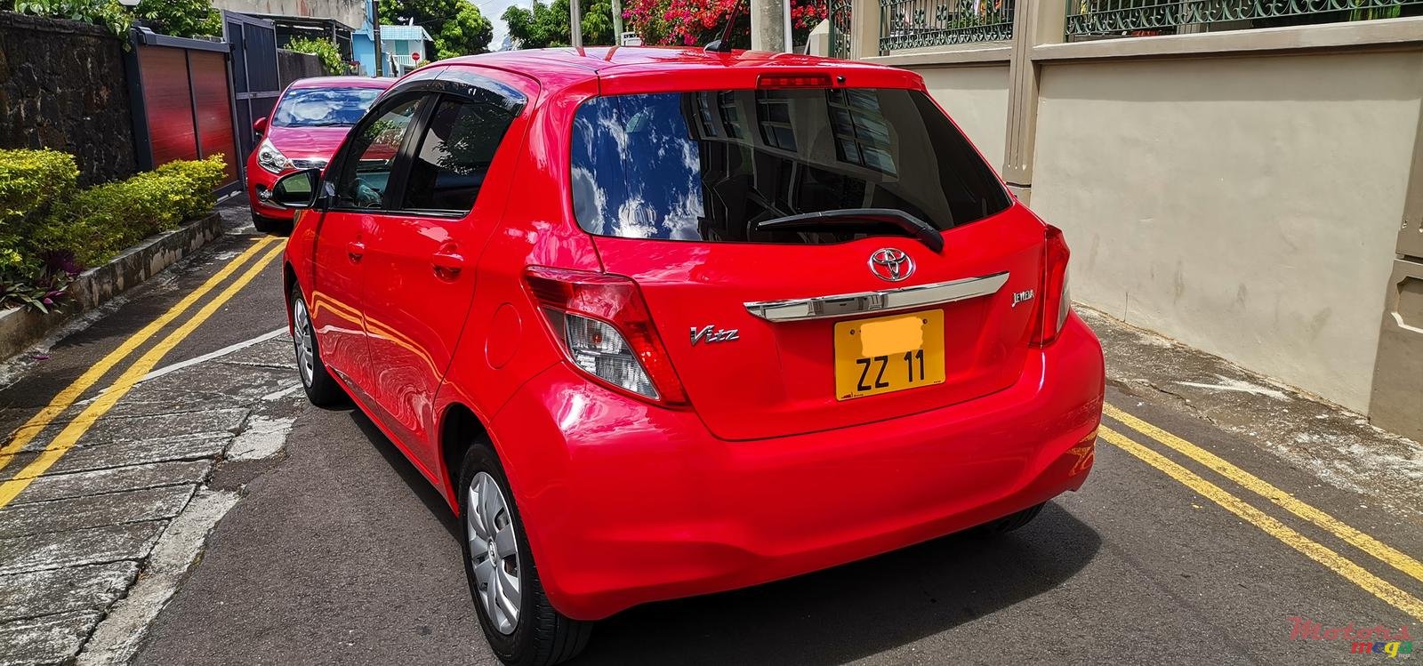 2011' Toyota Vitz Jewela photo #4