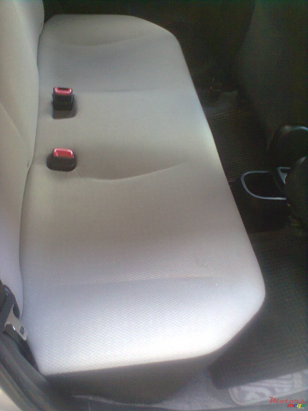 2011' Toyota Vitz photo #5