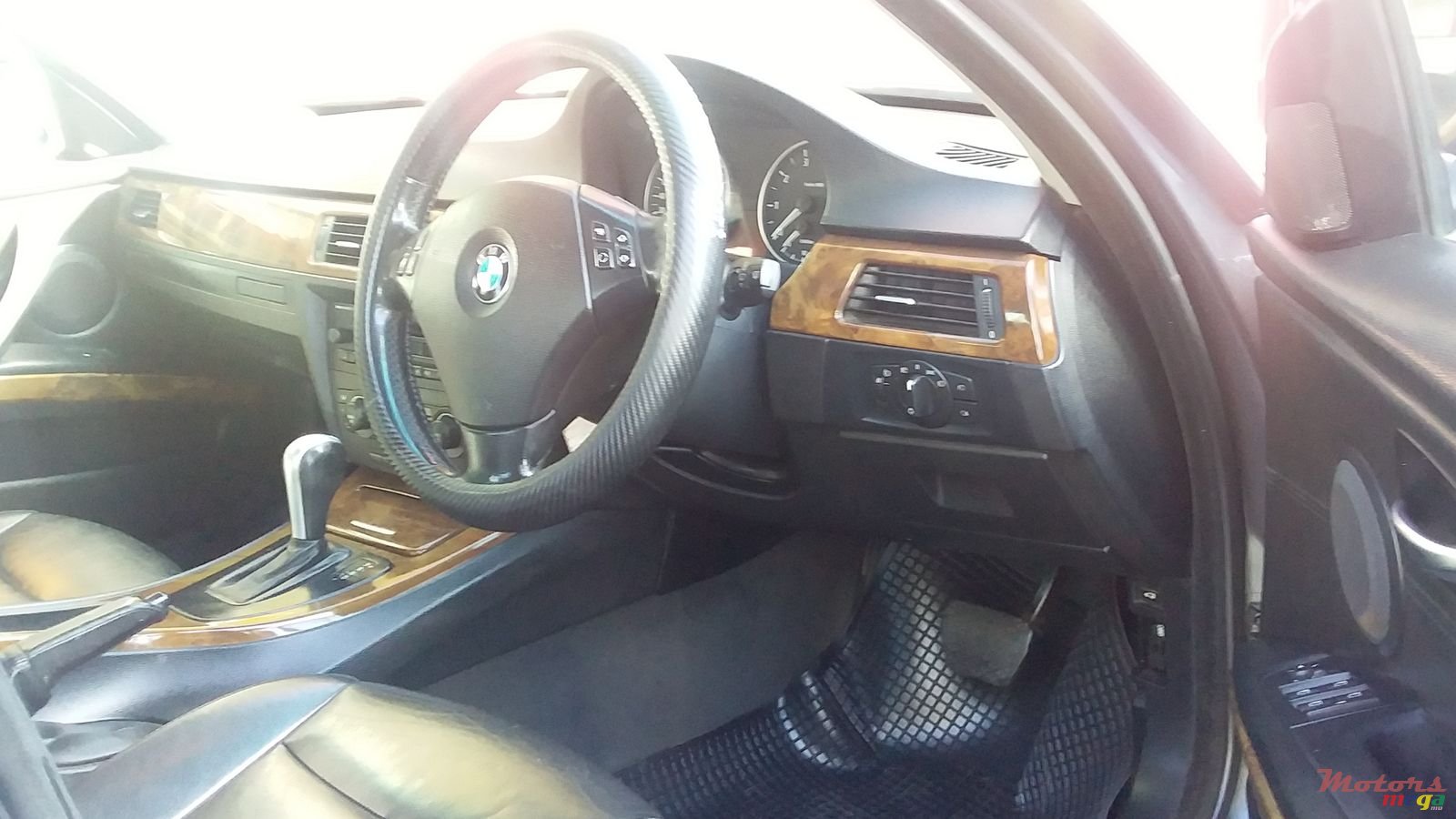 2006' BMW 3 Series 320i photo #3