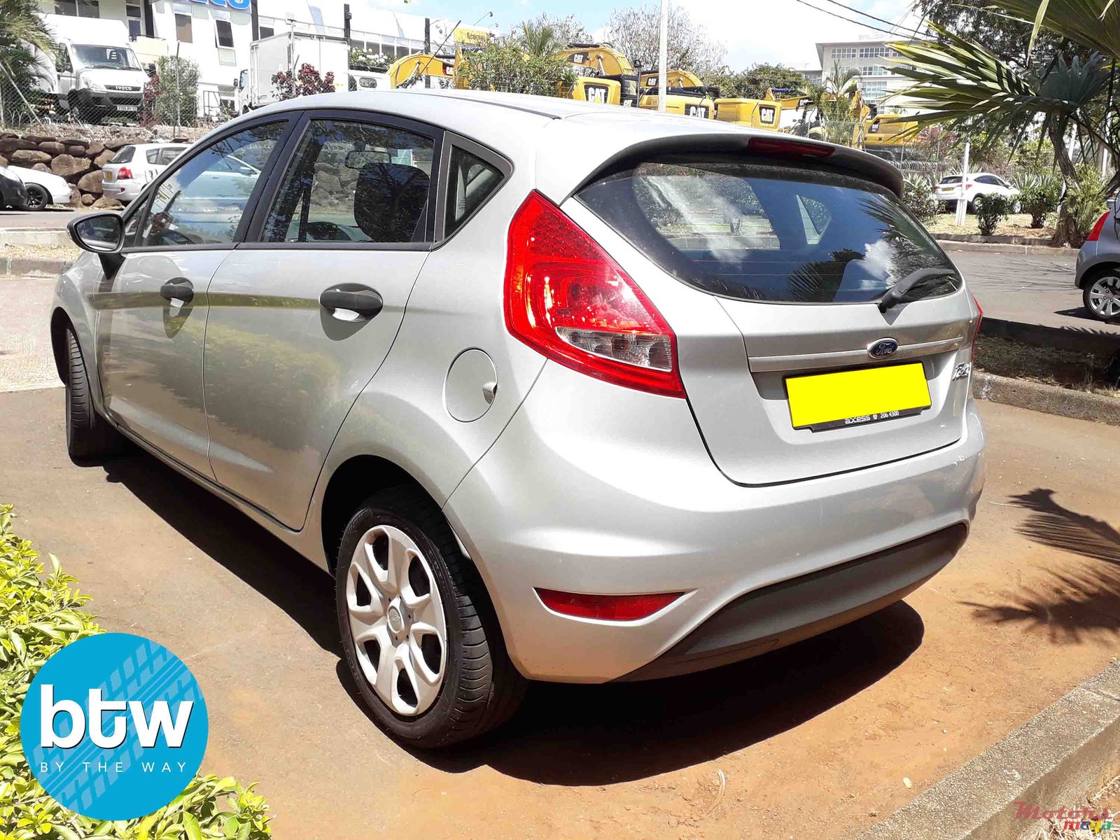 2012' Ford Fiesta photo #2