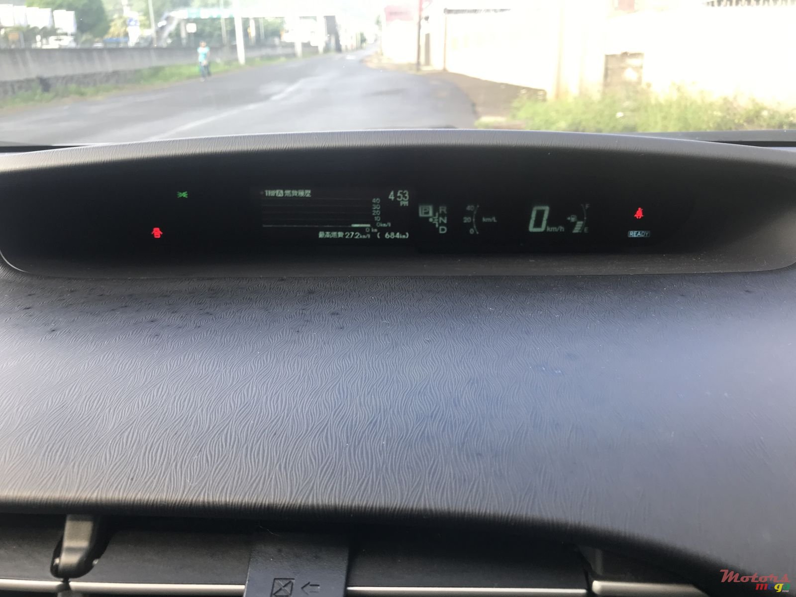 2010' Toyota Prius 3rd gen photo #2