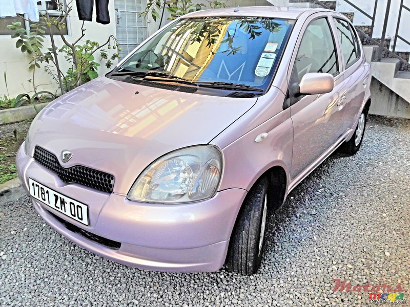 2000' Toyota Vitz photo #1