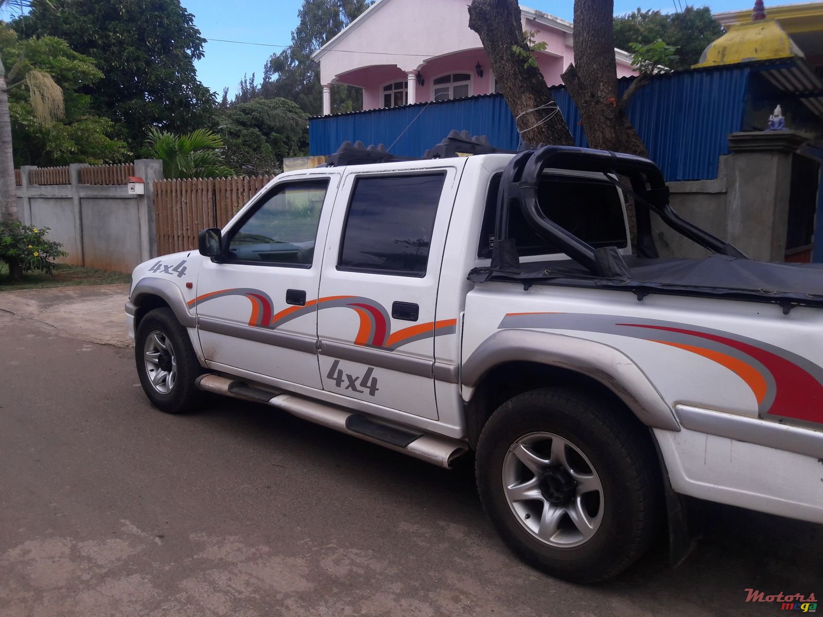 2001' Isuzu photo #1