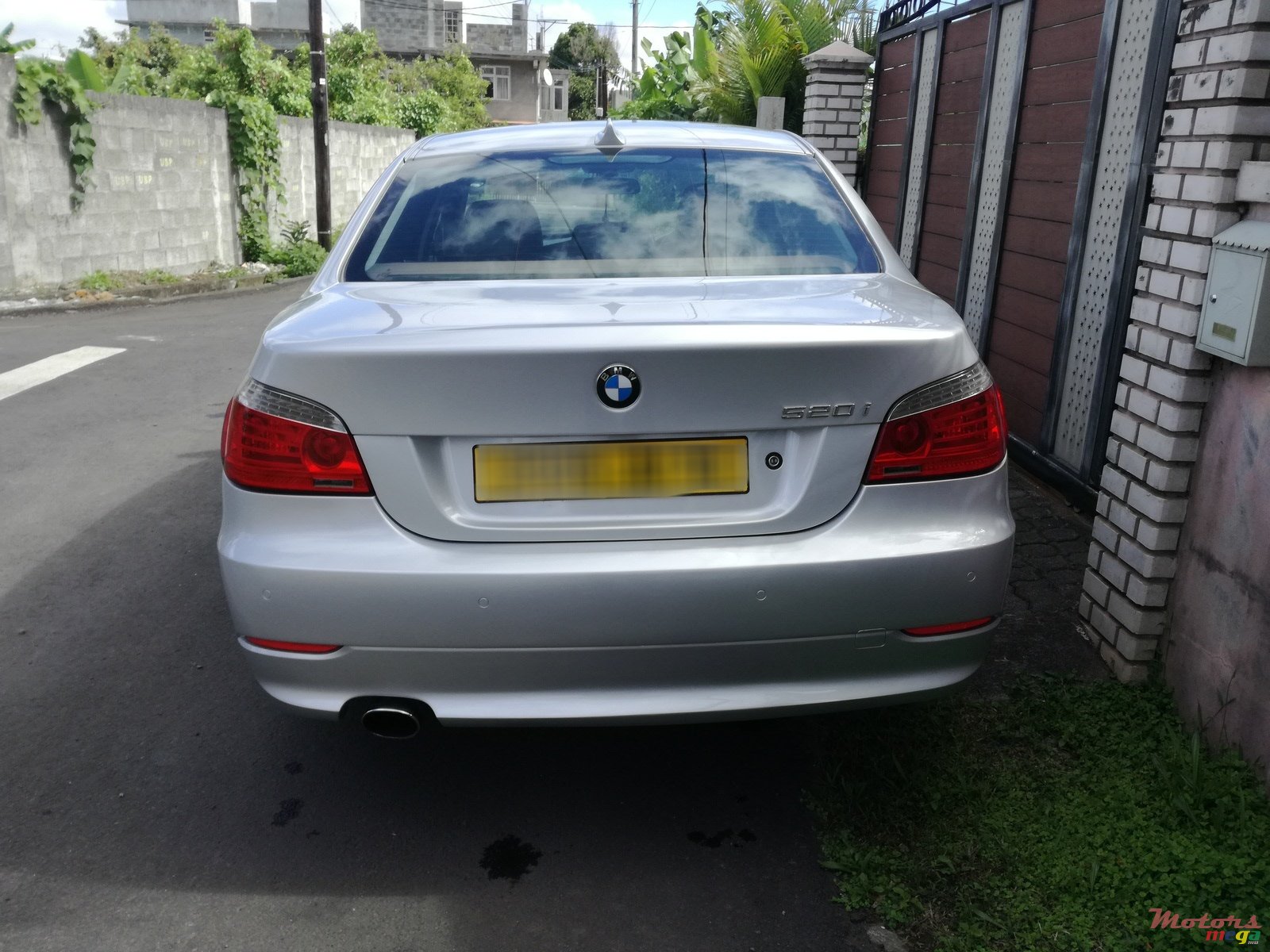 2010' BMW 520 i petrol engine photo #5